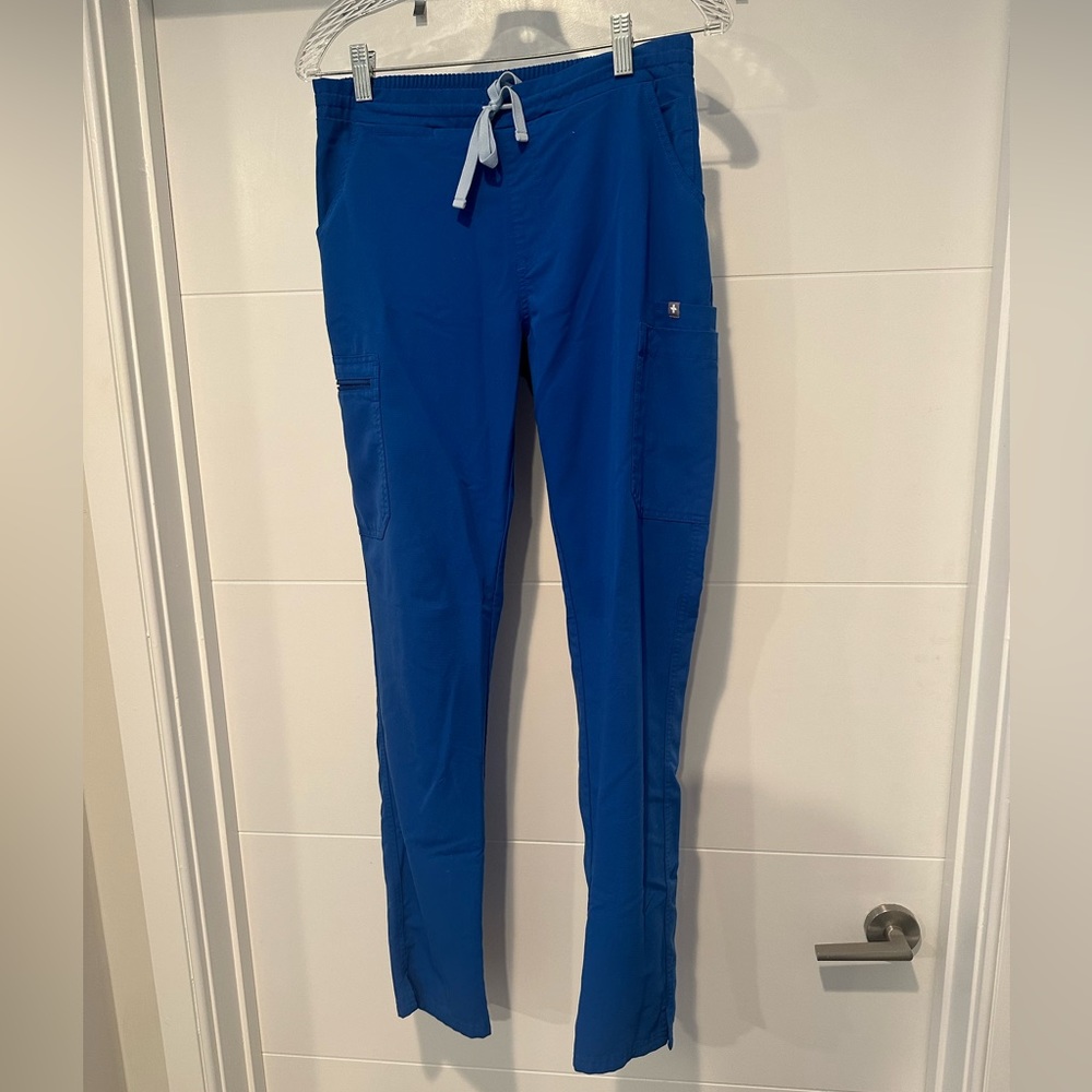 Fig’s women’s yola tall skinny scrub pants in blue - small tall